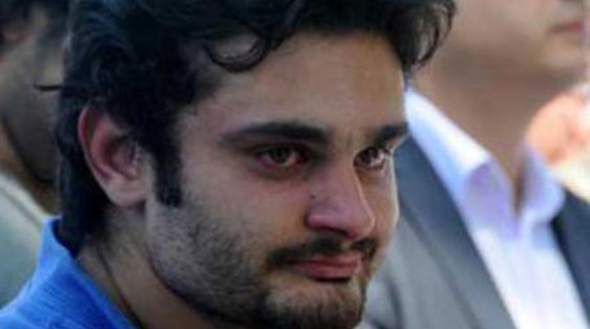 7 tabut a&ccedil;tırdı, y&uuml;rekleri dağladı