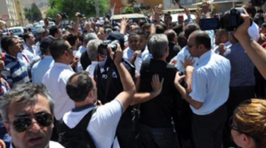 Şehit cenazesinde gerginlik!