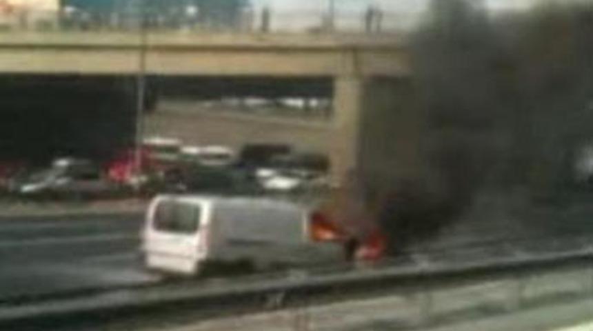 İstanbul trafiğini kilitleyen yangın