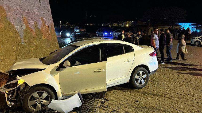 Kırıkkale'de iki otomobilin çarpıştığı kazada 2 kişi yaralandı