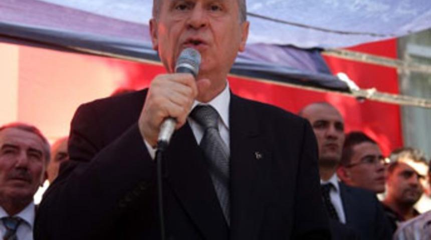 ''Kandile T&uuml;rk bayrağı dikilmeli!''