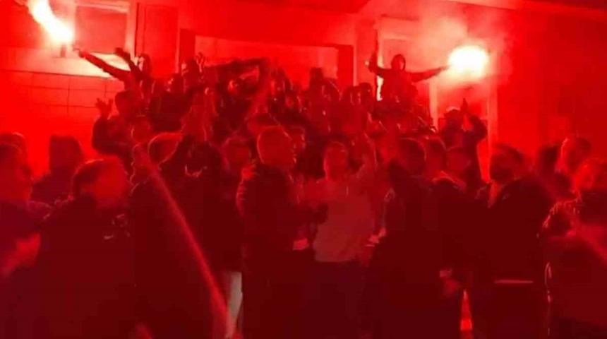 Trabzonspor taraftarları Trabzon’daki TFF binası önünde toplandı