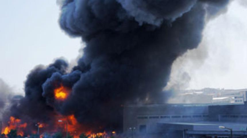 Tuzla'da boya fabrikasında yangın