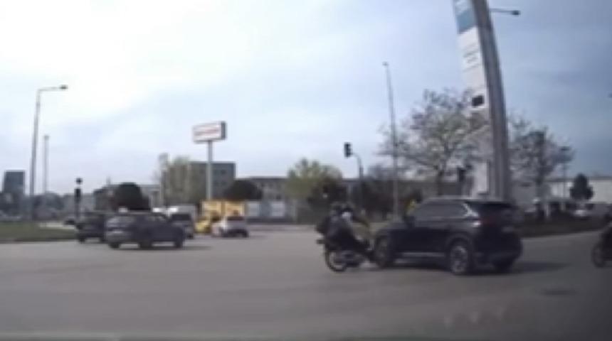 Motosiklet TOGG’a böyle çarptı