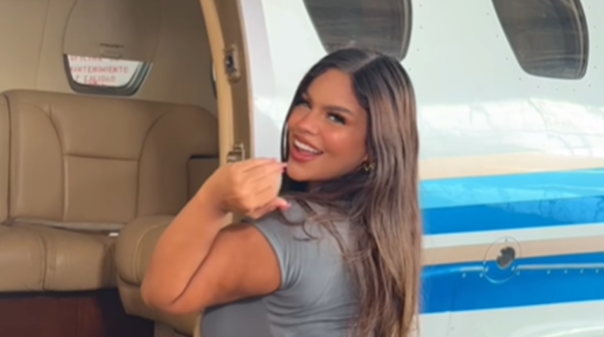 Uçakların koltukları kalçasına dar gelince çareyi kendi uçağını satın almakta buldu! "Artık iki bilet almak zorunda kalmayacağım"