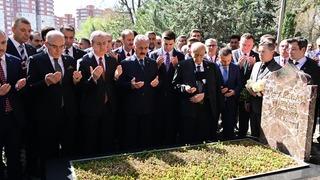 Devlet Bahçeli'den Alparslan Türkeş'in mezarına ziyaret
