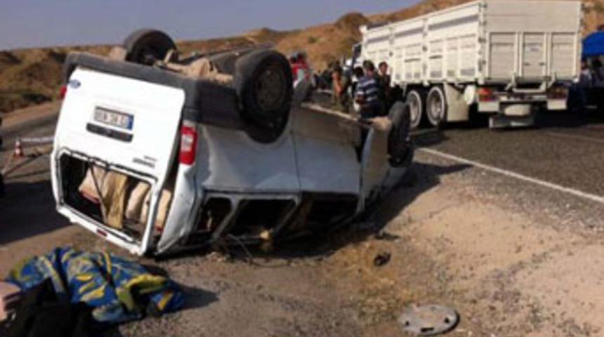 İşçileri taşıyan araç kaza yaptı: 4 ölü