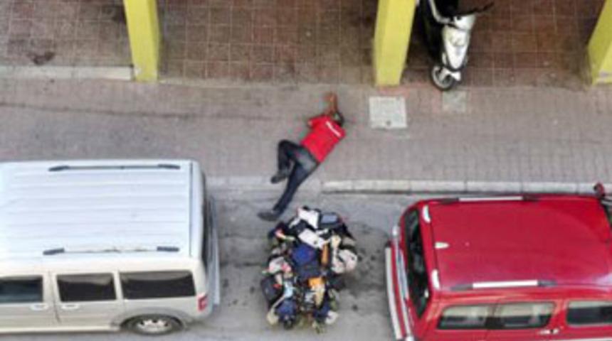 Kaldırımda siesta!