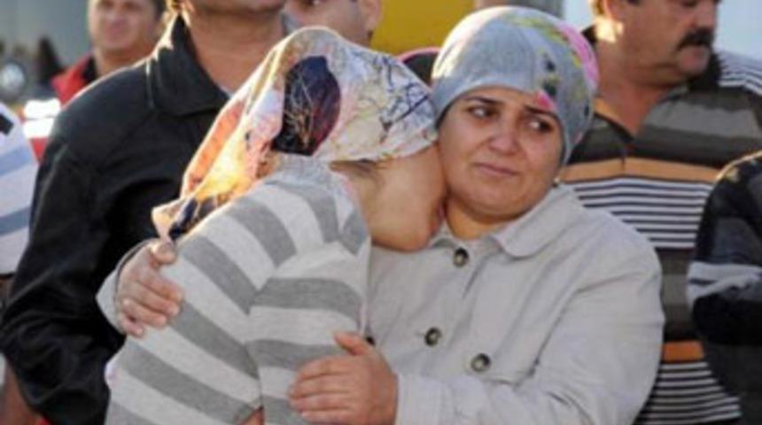 Patlama sonrası aileler kışlaya koştu