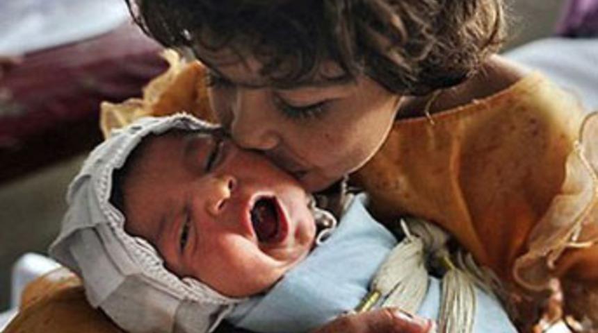 Bebeğini canlı canlı g&ouml;md&uuml;