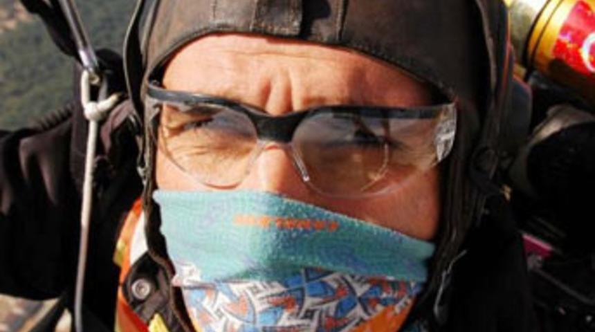 Baraja düşen fotoğrafçı kayboldu