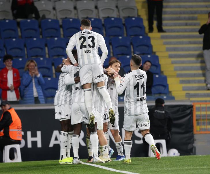 Beşiktaş'ta kazan kaynıyor, Fernando Santos topun ağzına geldi! Spor yazarları demediğini bırakmadı G4