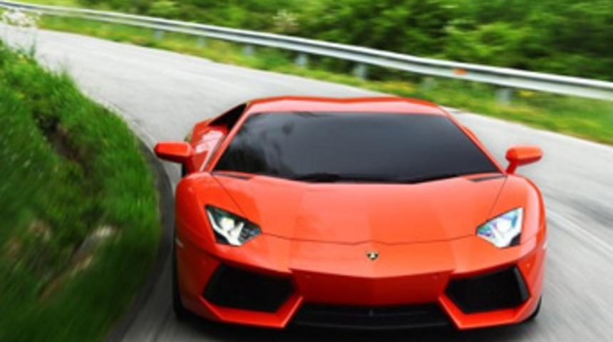 Lamborghini Aventador Artık Daha Az “Yakacak”