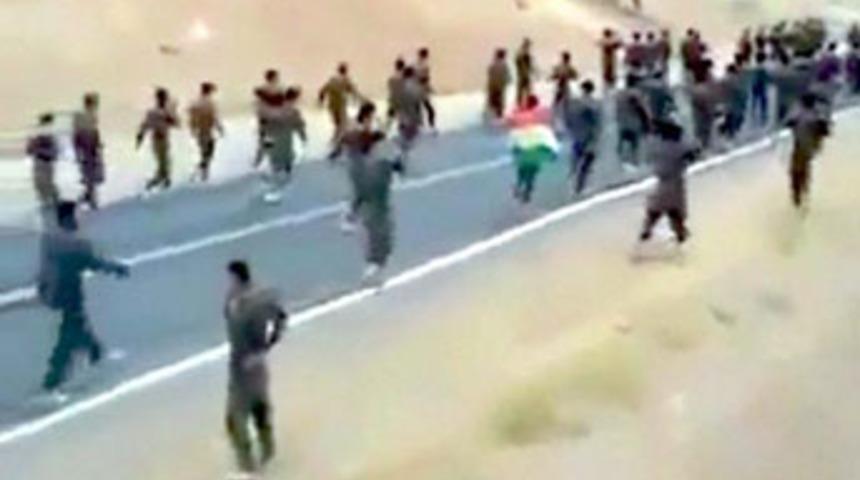 Binlerce K&uuml;rt asker Suriye'ye ge&ccedil;ti