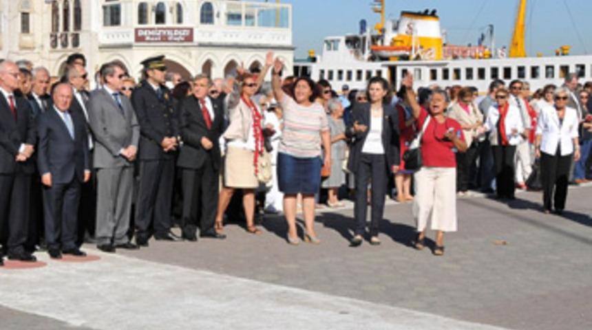 Kadıköy'de gergin tören