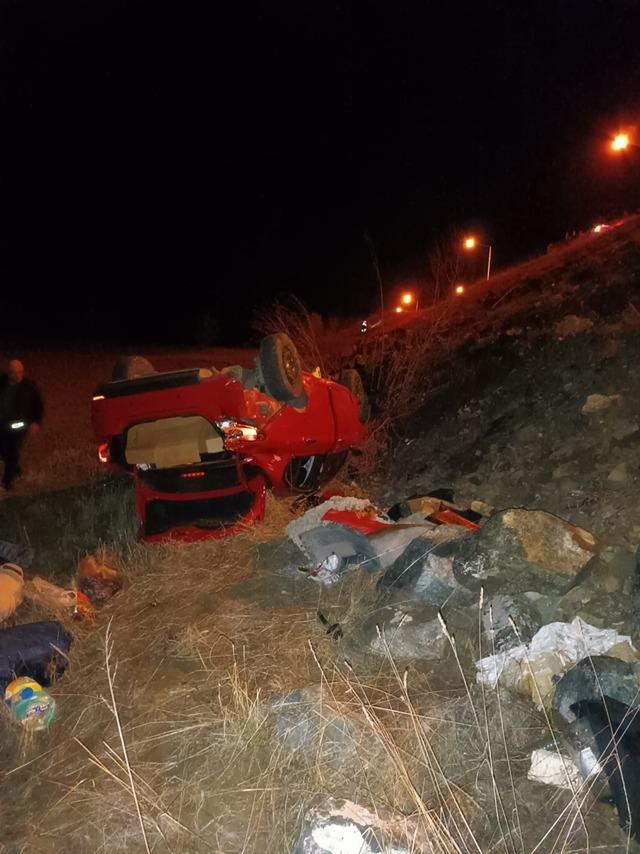 Erzincan’da şarampole devrilen otomobildeki 7 kişi yaralandı