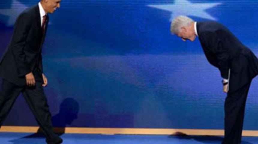 4 yıl sonra Obama'nın &ouml;n&uuml;nde eğildi