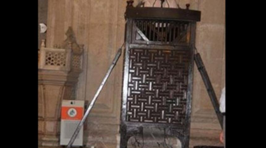 Cemaat k&ouml;t&uuml; kokudan rahatsız olunca...