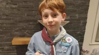 12 yaşındaki çocuğun başına talih kuşu kondu! Yürürken bulduğu metal parçası 2000 yıldır keşfedilmeden duran Roma bileziği çıktı