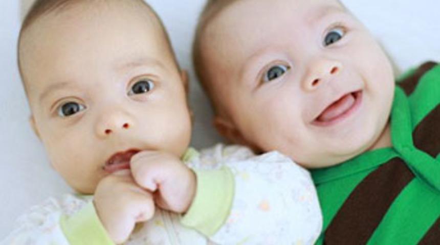 Bebeklerin uçak notunu on binler paylaştı