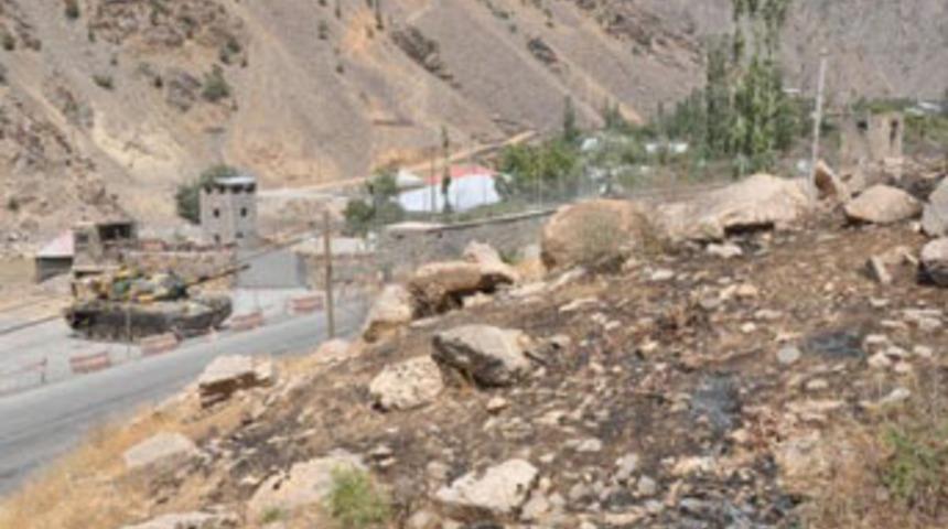 Aynı anda 2 tabura birden saldırdılar