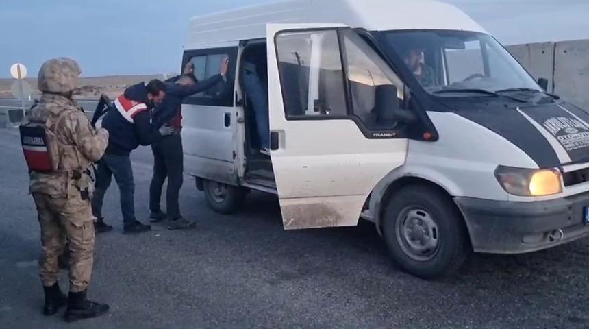 Beline bağlamış! 5 milyon TL değerinde altın... Böyle yakalandı