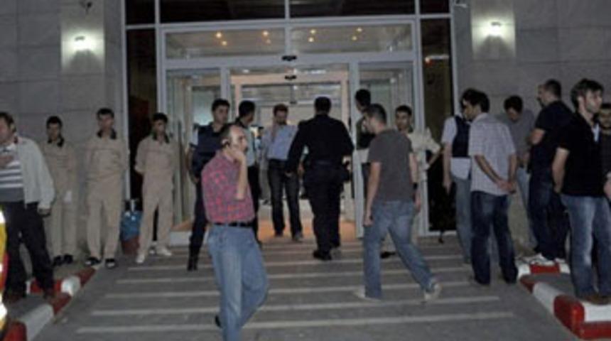 H&uuml;k&uuml;met Konağı'na roketatarlı saldırı