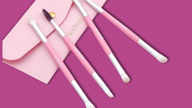 Makyaj yaparken mutlaka edinmeniz gerekenler listesinin demirbaşı en iyi far fırçaları