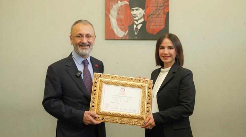 Eyüpsultan Belediye Başkanı Dr. Mithat Bülent Özmen mazbatasını aldı