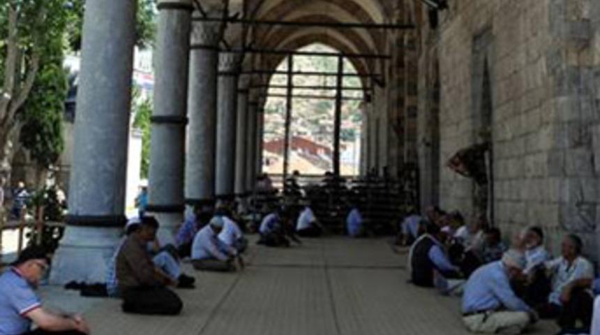 'Aşırı sıcakta oru&ccedil; tutmamak caiz'