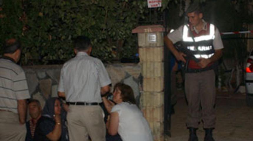 Eşini ve oğlunu &ouml;ld&uuml;rd&uuml; ihtihar etti