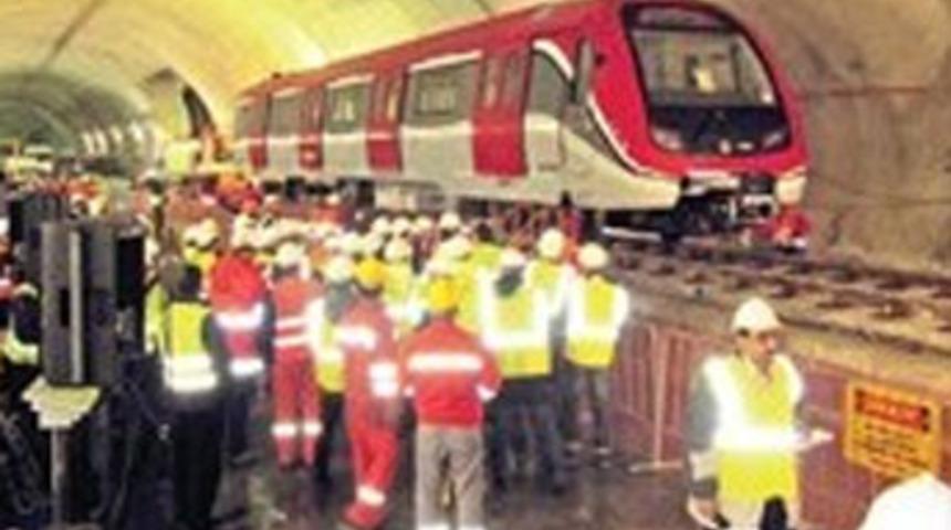 Metroda şaka gibi kaza