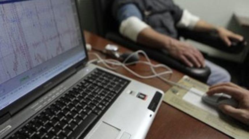 B&uuml;t&uuml;n bakanlar yalan makinesine