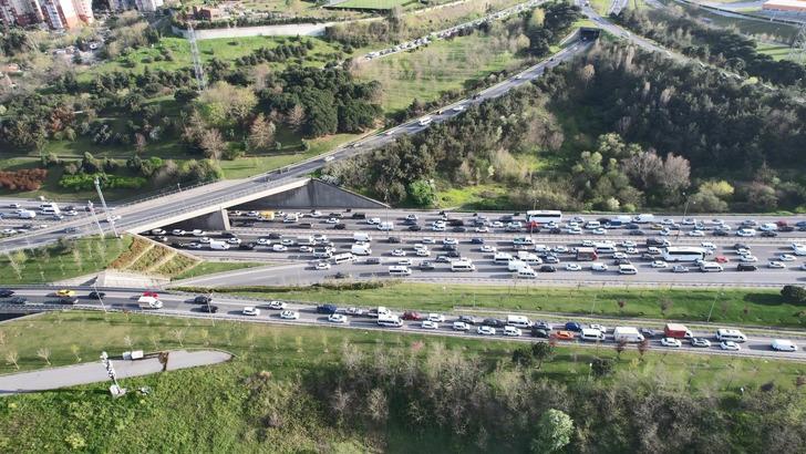 Gidiyorlar... Bayram trafiği! 9 günlük tatil için yollara düştüler, yoğunluk artıyor: İstanbul, Kocaeli, Bolu, Düzce... G2