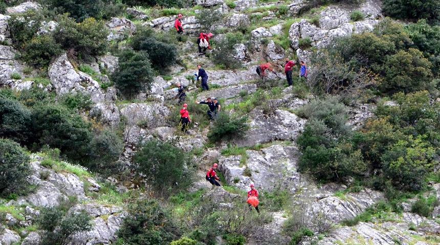 Sadece iskeleti kaldı! Dağlık alanda çürümüş erkek cesedi bulundu