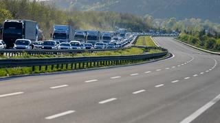 Bayram tatili başladı, vatandaşlar yollara düştü! Düzce ve Bolu'da trafik yoğunluğu oluştu