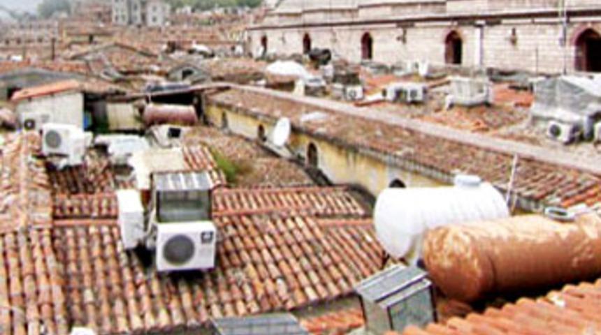 Kapalı&ccedil;arşı'nın &ccedil;atısında korsan tuvalet!