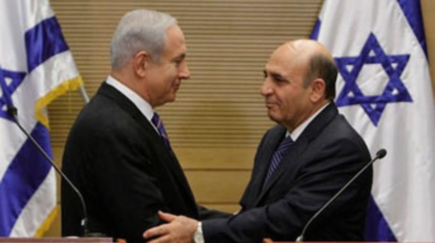 İsrail'de h&uuml;k&uuml;met krizi