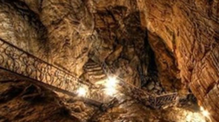 Yeraltında yaşayan 70 kişi ortaya çıktı