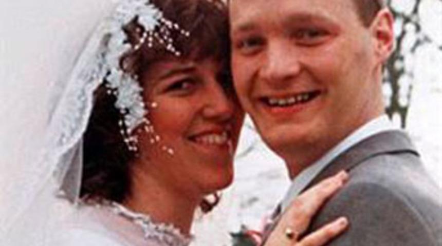 Eşinin evlendiğini fotoğraflardan &ouml;ğrendi