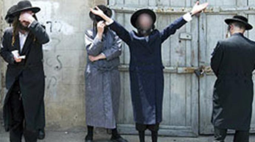 Kadın sansürleyen gözlük de çıkardılar!