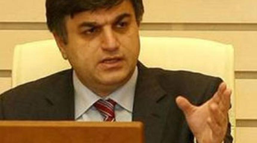 Kamp&uuml;ste siyaset artık su&ccedil; değil