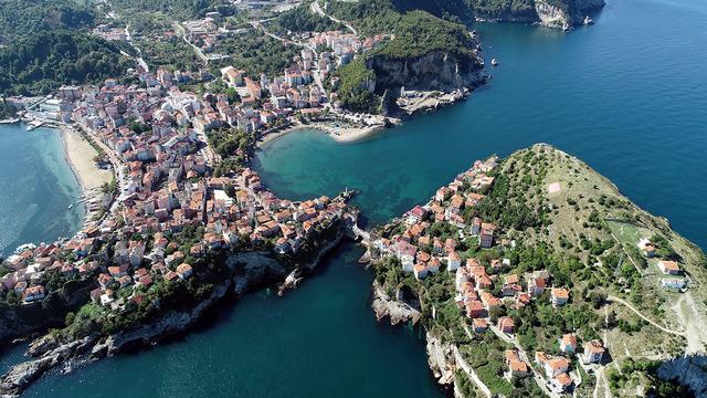 Bayram tatili başladı! Tatilciler yollarda: 6600 nüfuslu o ilçeyi bayramda 500 bin kişi ziyaret edecek!