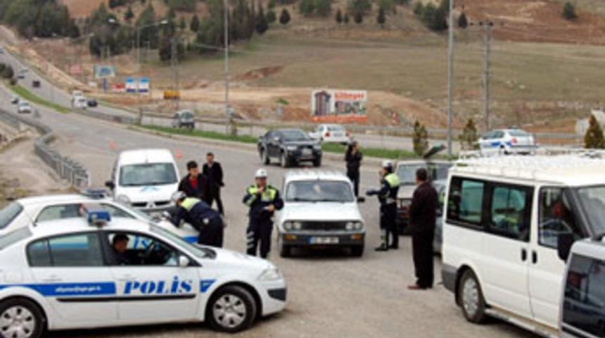 G&uuml;neydoğu'da bombalı ara&ccedil; alarmı