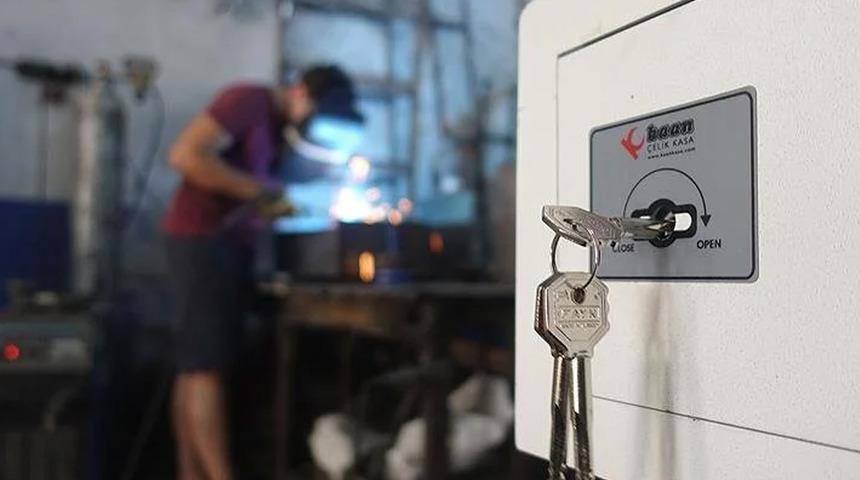 Enkazdan çıkarılan kasalar açıldı! 5 kilo altın, 58 bin dolar, 500 bin liraya yakın para, gümüş, saat...