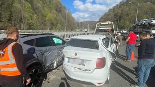 5 araç birbirine girdi! Otoyolda uzun araç kuyrukları oluştu