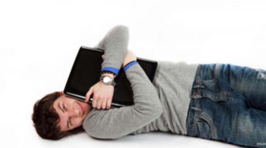 Sosyal medya bireyleri olumsuz etkiliyor!