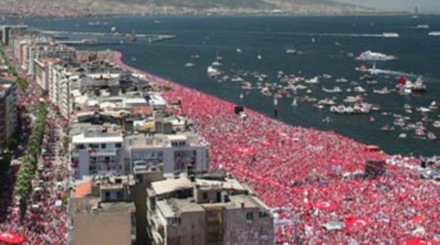 İzmir'de ter&ouml;re lanet y&uuml;r&uuml;y&uuml;ş&uuml;