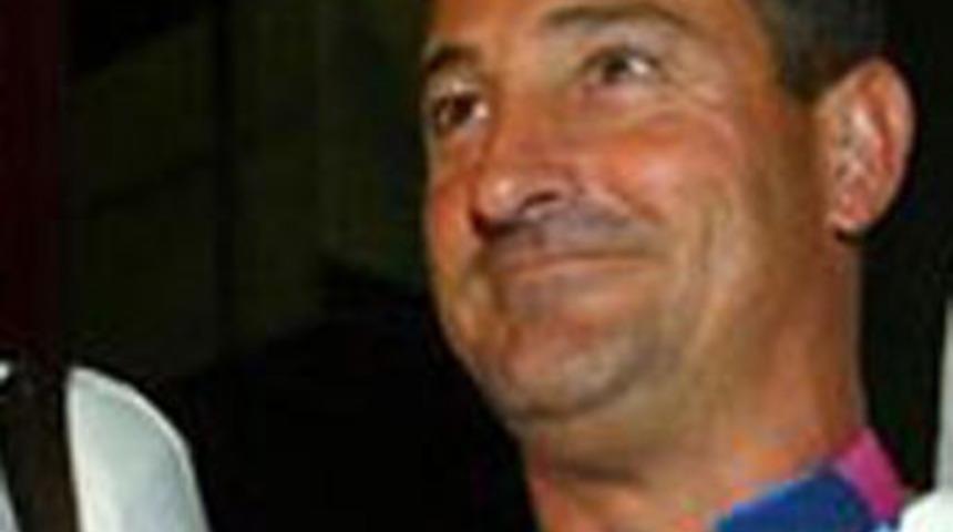 Eski ter&ouml;r &ouml;rg&uuml;t&uuml; &uuml;yesinden g&uuml;m&uuml;ş madalya