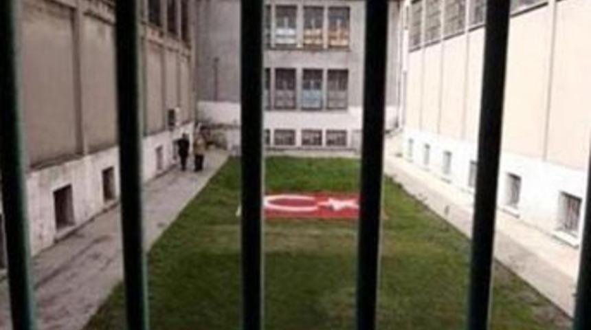 Mahkumlara oy kullanma yolu